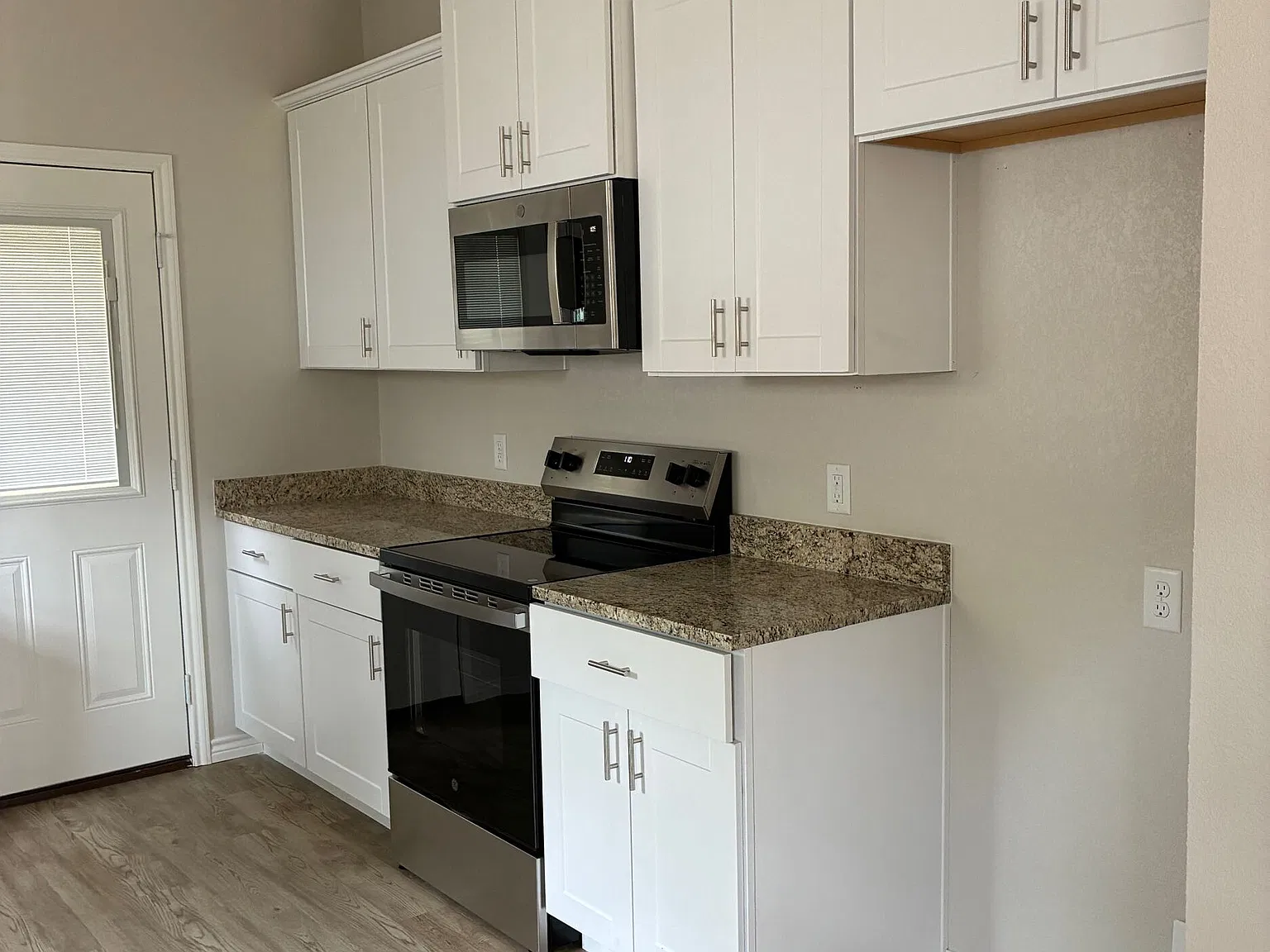 3 bed, 1209 sqft, $1,895 — Photo 2