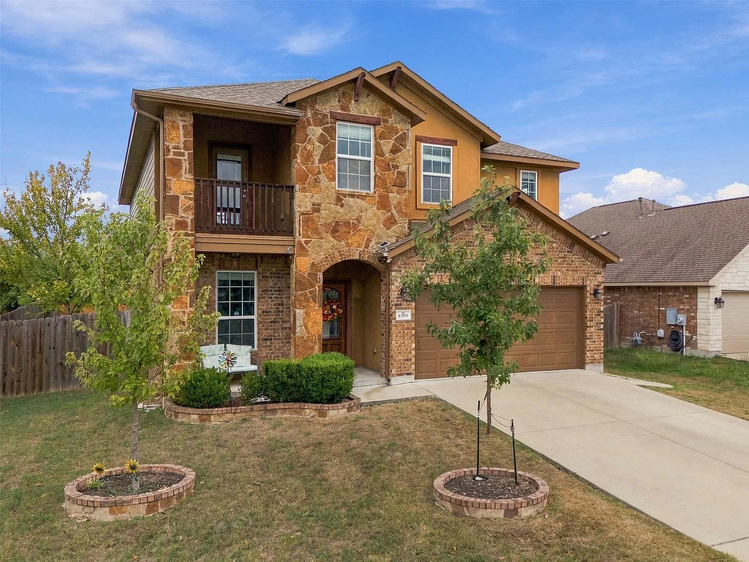 5 bed, 3.5 bath, 2999 sqft, $2,850 — Photo 1