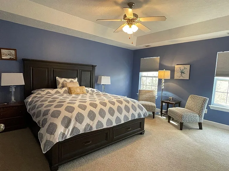 646 Surrey Ln — Photo 10