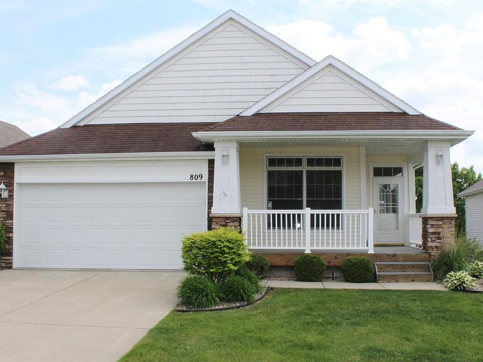 1st image of 809 NE Rosewood Ln