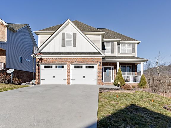 3rd image of 4913 Summerville Ln