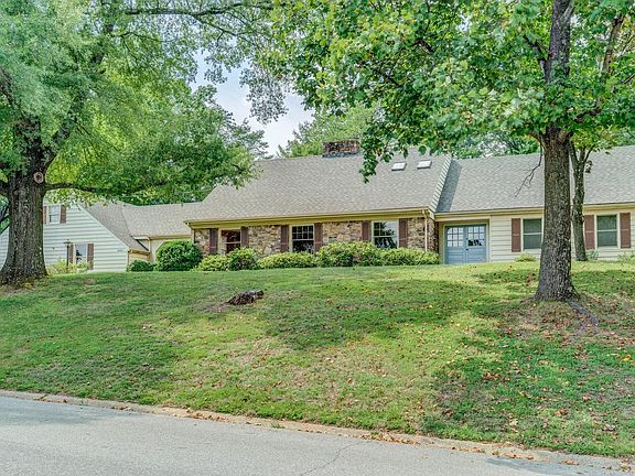 3rd image of 3661 Dogwood Ln SW