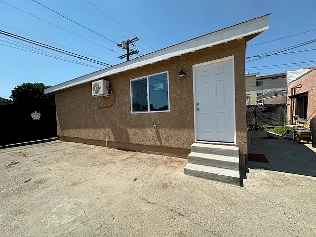 1649 N Avalon Blvd — Photo 9