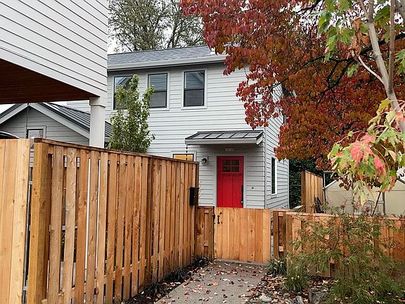 2nd image of 1618 NE Buffalo St #B