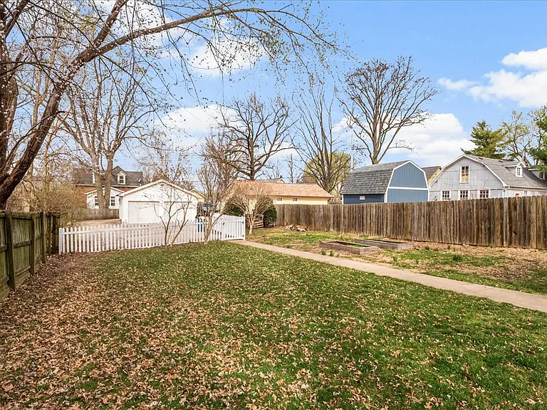 1003 N Benton Ave — Photo 21
