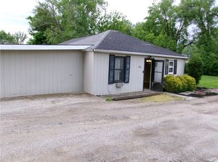 2004 Hayes Ave, Charleston, IL 61920