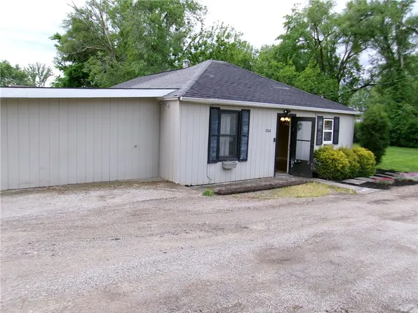 2004 Hayes Ave, Charleston, IL 61920