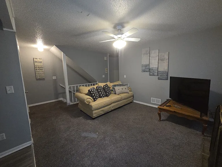 2813 Eaton St — Photo 4