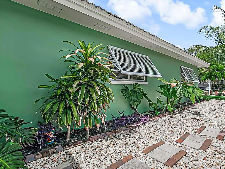 532 N Palmway — Photo 62