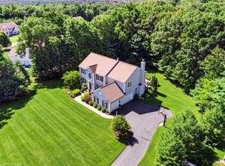 32 Howarth Dr, Upton, MA 01568