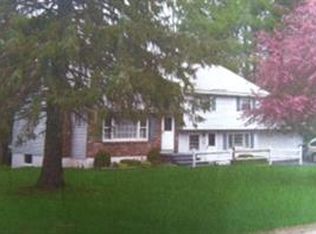 2 Edwin Dr, Ballston Lake, NY 12019