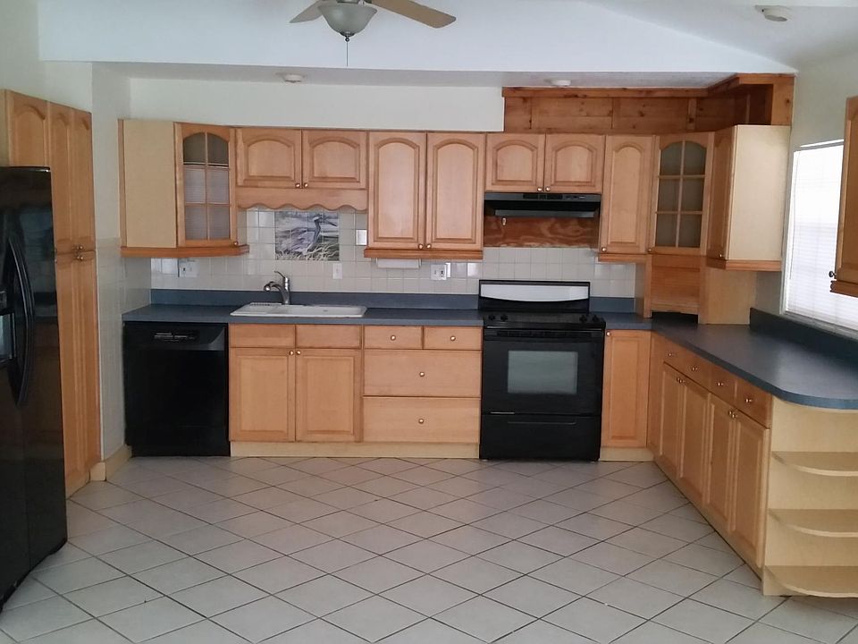 Big kitchen with plenty of counter space and cabinets