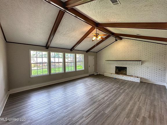 3rd image of 378 Woodcliff Dr