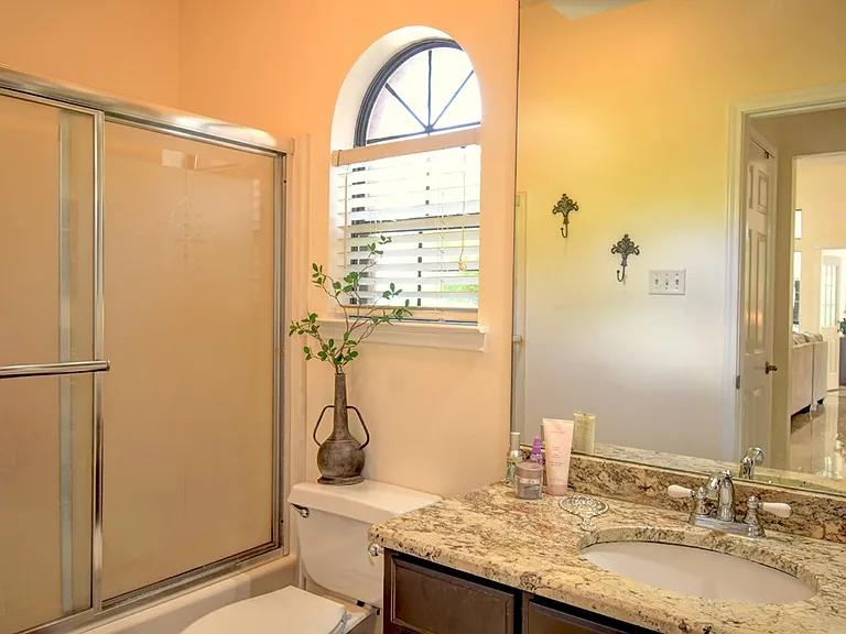 719 Oak Hollow Dr — Photo 21