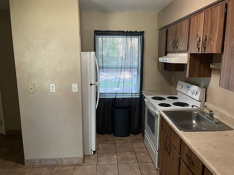 1010-1020 NE 95th St #5 — Photo 4
