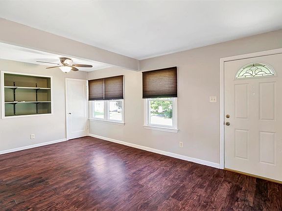 3rd image of 10630 Saint Lawrence Ln