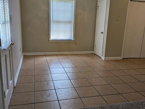 4th image of 4511 Villagreen Dr