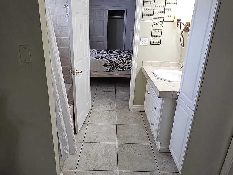 2451 Graydon Ave — Photo 10