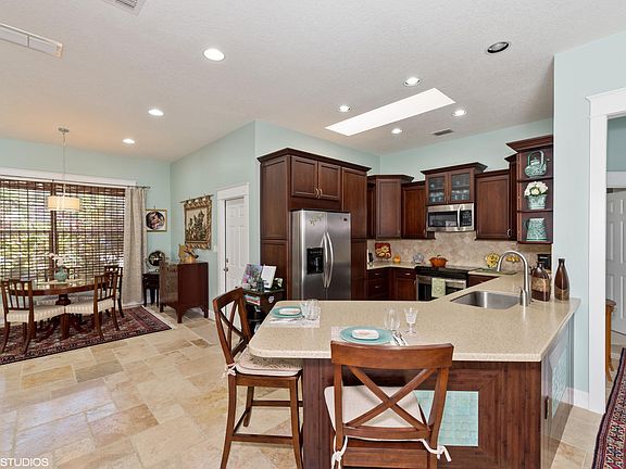 5th image of 929 Harbor Pines Dr