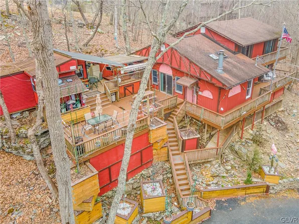 5817 Decker Rd, Bushkill, PA 18324