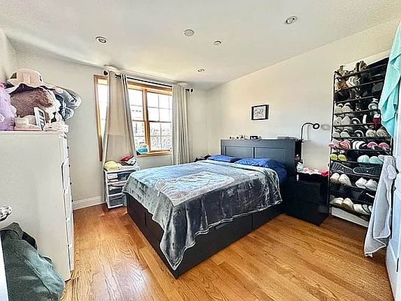 4th image of 2842 38th St APT 2F