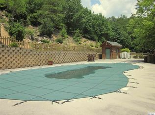 1529 Trappers Ridge Ln, Sevierville, TN 37862