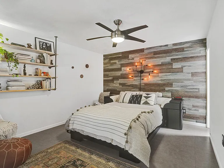 420 SW 113th Ter — Photo 15