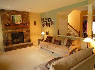 3289 Fenmore Ln, Aurora, OH 44202