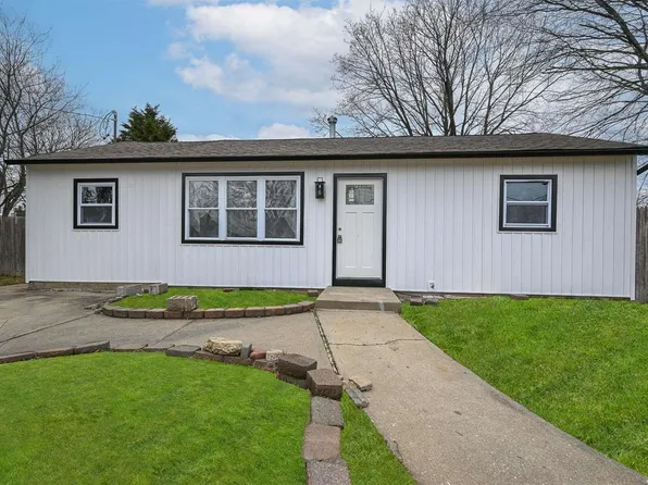 39 Willow Street, Central Islip, NY 11722