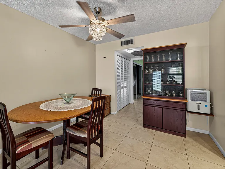 125 Newport Ct #I — Photo 12