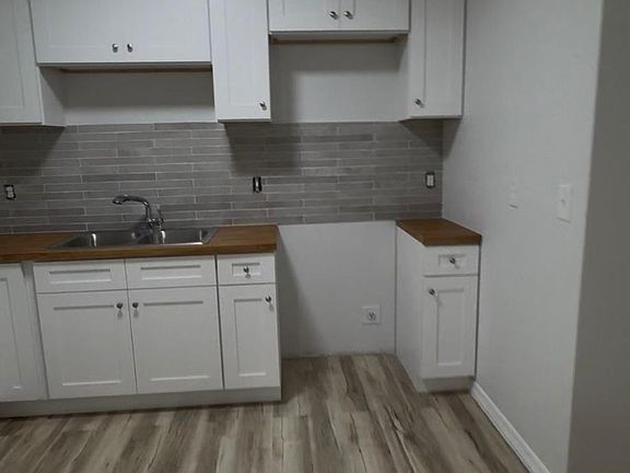 5th image of 5327 Baycrest Rd