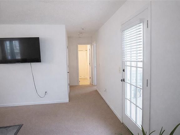 4th image of 10941 Station Dr