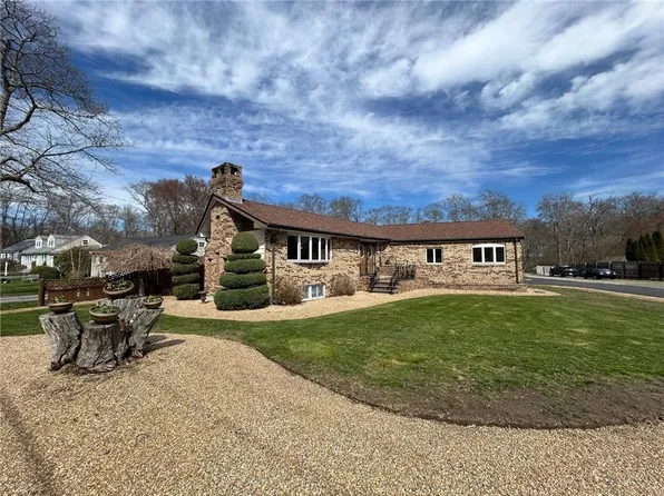 436 Crandall Rd, Tiverton, RI 02878