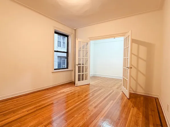 537 Ovington Avenue image 1 of 7