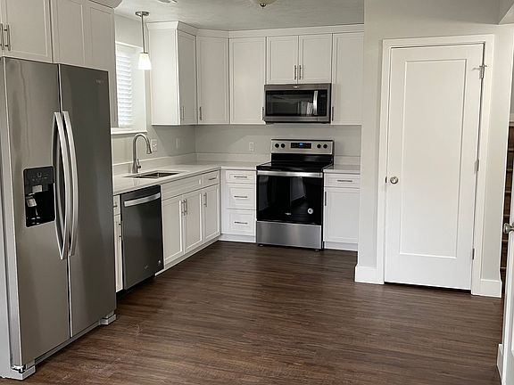 2nd image of 2105 E Donegal Cir #2105