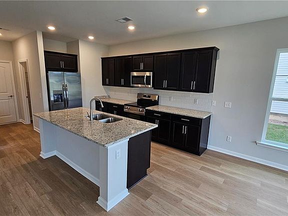 4th image of 102 Fenway St