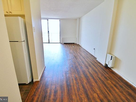 3rd image of 4 Monroe St APT 1011