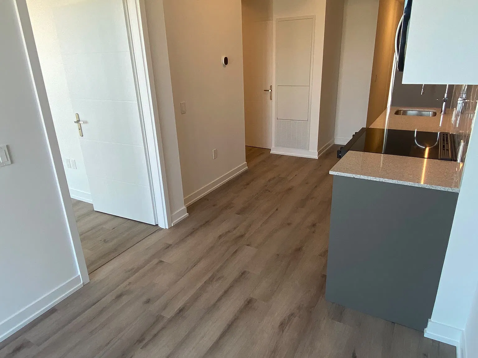 2 bed, 525 sqft, $1,750 — Photo 2