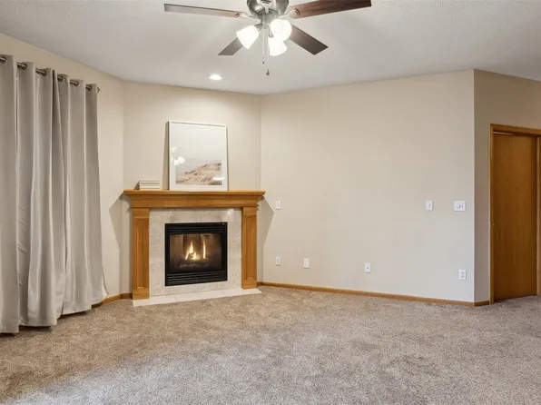 2451 Patricia Dr, Urbandale, IA 50322