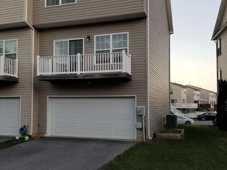 707 Blossom Dr — Photo 2