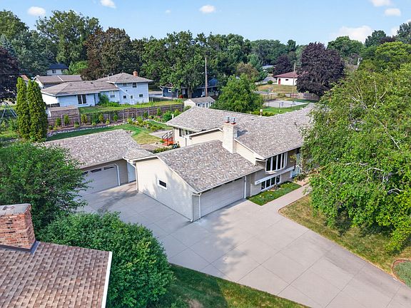 2nd image of 2352 Sioux Ct
