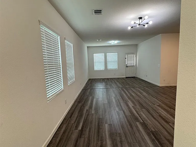 1061 Long Bay Ct — Photo 2