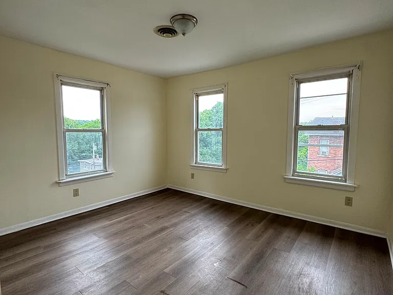 236 W Thames St #2 — Photo 5