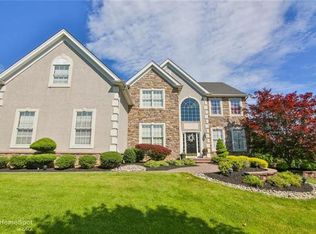 5085 Curly Horse Dr, Center Valley, PA 18034