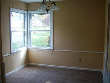 5th image of 1120 Iroquois Ave