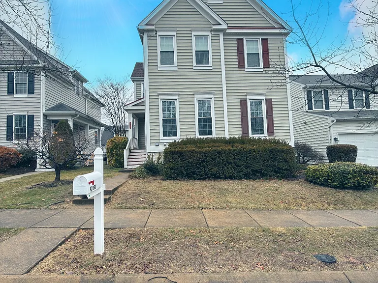 42890 Redfield St — Photo 1