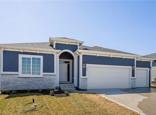 900 Knoll Dr, Norwalk, IA 50211