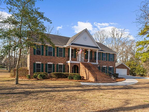 3rd image of 146 Loganberry Cir