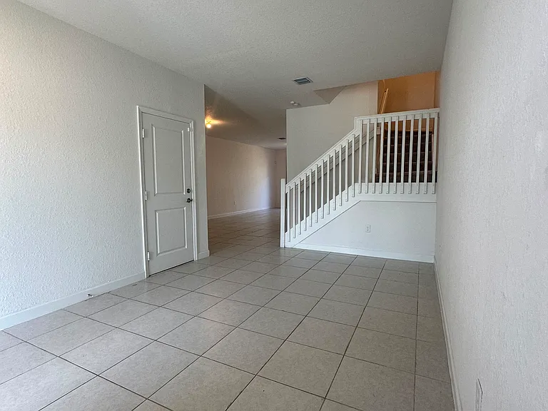 2616 SE 10th St #10 — Photo 6
