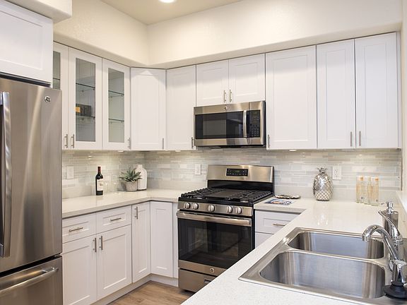 5th image of 270 Union Ave